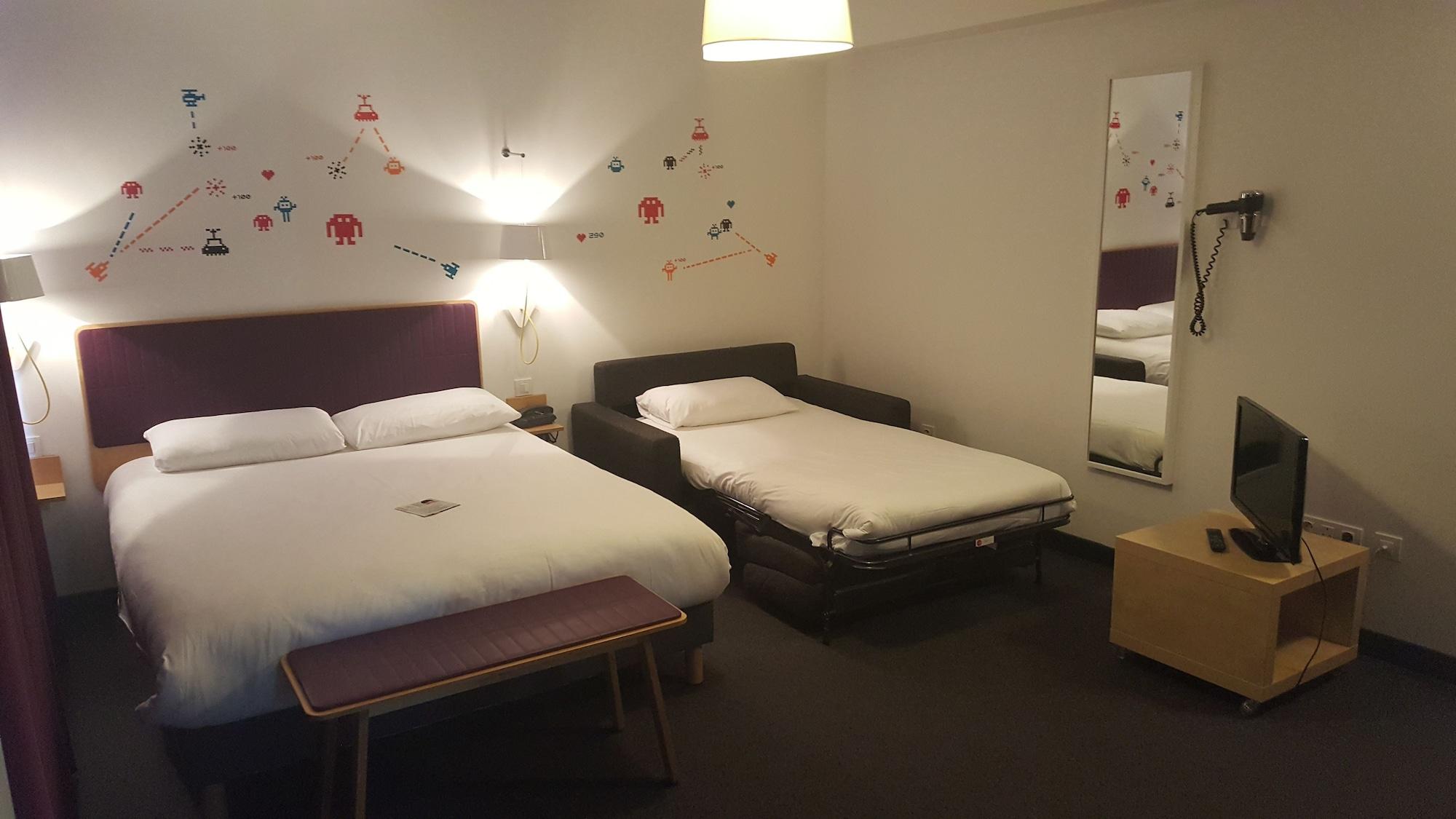 Hotel Ibis Styles Calais Centre Exterior foto